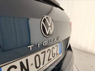 Volkswagen Tiguan II 2021 2.0 tdi Life 150cv dsg Blu/Azzurro usata Caserta