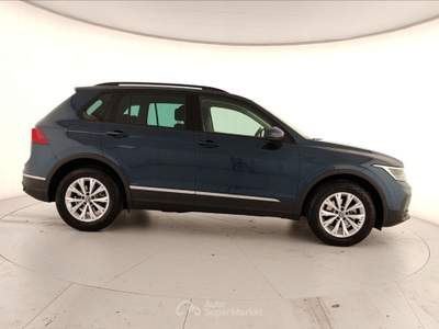 Volkswagen Tiguan II 2021 2.0 tdi Life 150cv dsg Blu/Azzurro usata Caserta
