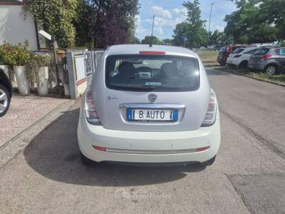 Lancia Ypsilon Ypsilon II 2011 1.3 mjt 16v Diva E5 Bianco usata Fosso ghiaia