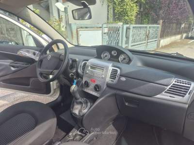 Lancia Ypsilon Ypsilon II 2011 1.3 mjt 16v Diva E5 Bianco usata Fosso ghiaia