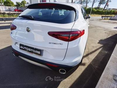 Alfa Romeo Stelvio 2.2 TD 190 CV AT8 Q4 Business Bianco usata Galatina
