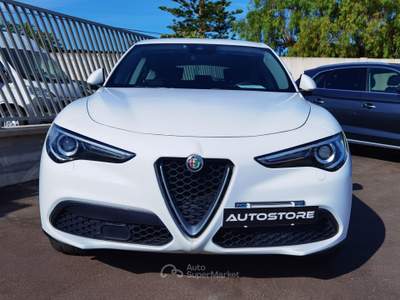 Alfa Romeo Stelvio 2.2 TD 190 CV AT8 Q4 Business Bianco usata Galatina
