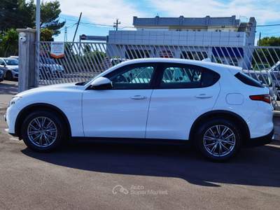 Alfa Romeo Stelvio 2.2 TD 190 CV AT8 Q4 Business Bianco usata Galatina