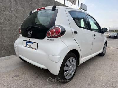 Toyota Aygo 5 porte,Clima,Radio,ecc. Bianco usata San Michele Salentino
