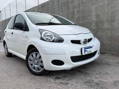 Toyota Aygo 5 porte,Clima,Radio,ecc. Bianco usata San Michele Salentino