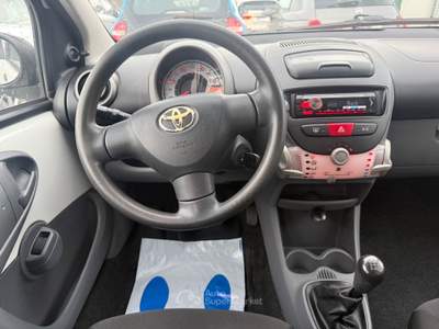 Toyota Aygo 5 porte,Clima,Radio,ecc. Bianco usata San Michele Salentino
