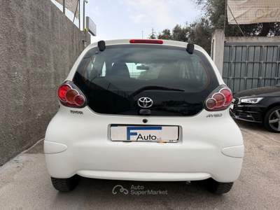 Toyota Aygo 5 porte,Clima,Radio,ecc. Bianco usata San Michele Salentino