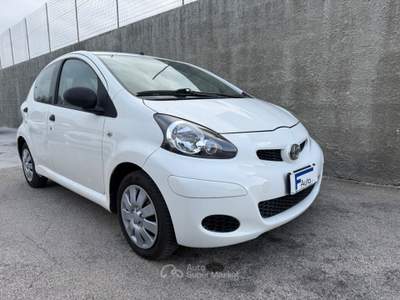 Toyota Aygo 5 porte,Clima,Radio,ecc. Bianco usata San Michele Salentino