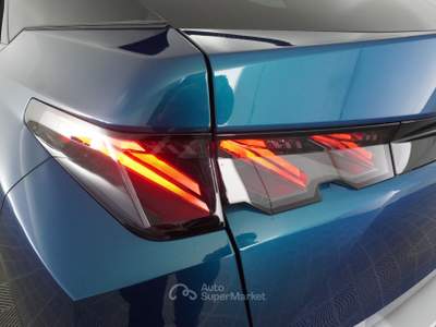 Peugeot 3008 3008 Hybrid 136 e-DCS6 Allure Blu/Azzurro usata Milano