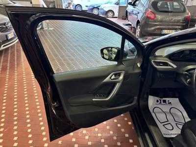 Peugeot 2008 PureTech 82 Active Nero usata Cinisello Balsamo