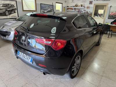 Alfa Romeo Giulietta GIULIETTA 2.0 JTDM-2 Distinctive Nero usata Terracina