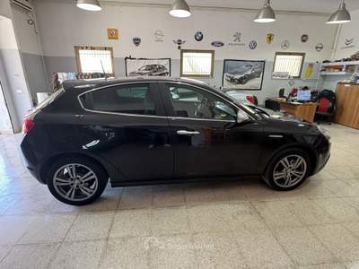 Alfa Romeo Giulietta GIULIETTA 2.0 JTDM-2 Distinctive Nero usata Terracina