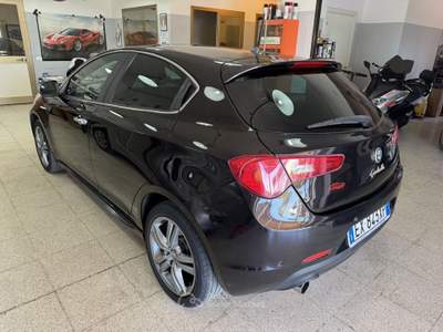 Alfa Romeo Giulietta GIULIETTA 2.0 JTDM-2 Distinctive Nero usata Terracina