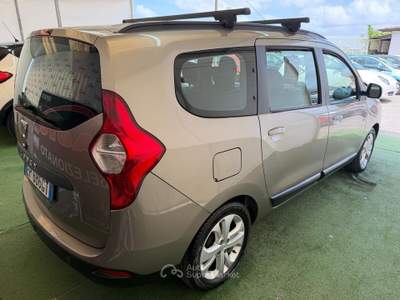 Dacia Lodgy 7 POSTI 1.5 DIESEL 110CV Oro usata Giugliano