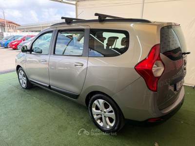 Dacia Lodgy 7 POSTI 1.5 DIESEL 110CV Oro usata Giugliano