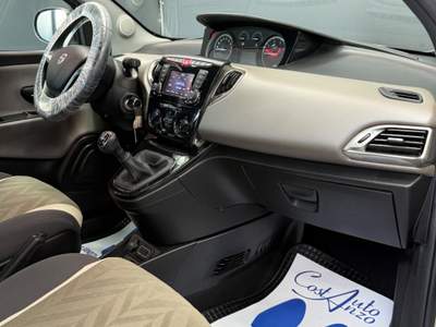 Lancia Ypsilon 1.3 Multijet 95 CV Platinum 2016 Beige usata Teverola