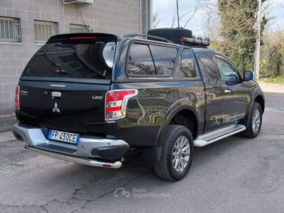 Mitsubishi L200 2.4d Double cab hard top 181cv UNICO PROPRIETARIO Nero usata Bernate Ticino