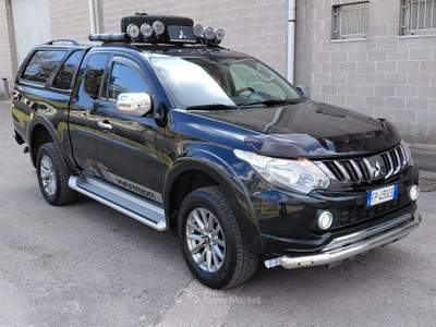 Mitsubishi L200 2.4d Double cab hard top 181cv UNICO PROPRIETARIO Nero usata Bernate Ticino