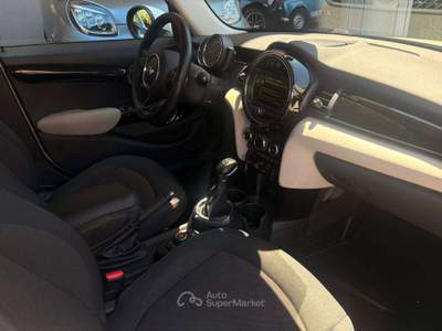 MINI 1.5 Cooper D Hype 5 1.5 Business 5p auto Bianco usata Civitavecchia