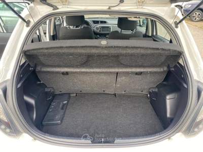 Toyota Yaris 1.4 D-4D 5 porte Active Bianco usata Sinalunga