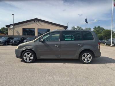 Volkswagen Touran 2.0 TDI Trendline Grigio usata Roma