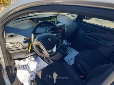 Lancia Ypsilon 1.2 69 CV 5 porte Gold Argento usata Taranto