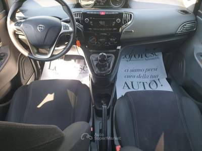 Lancia Ypsilon 1.2 69 CV 5 porte Gold Argento usata Taranto