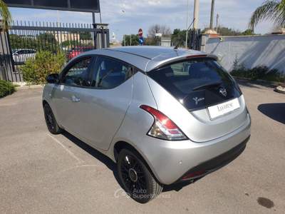 Lancia Ypsilon 1.2 69 CV 5 porte Gold Argento usata Taranto