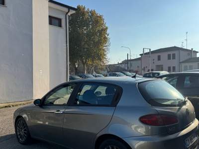 Alfa Romeo 147 JTD M-JET 16V 5 porte Exclusive Grigio usata ferrara
