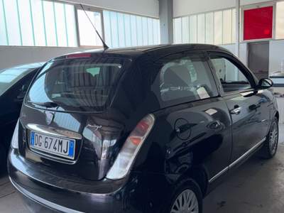 Lancia Ypsilon 90 CV Platino Nero usata ferrara