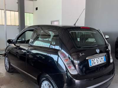 Lancia Ypsilon 90 CV Platino Nero usata ferrara