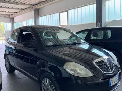 Lancia Ypsilon 90 CV Platino Nero usata ferrara