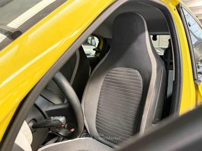 Renault Twingo SCe Zen Giallo usata Bologna