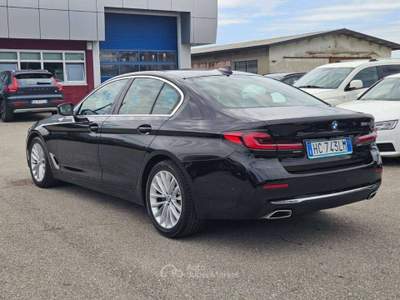 BMW Serie 5 520d Serie 5 G30 2020 Berlina 520d mhev 48V Luxury auto Blu/Azzurro usata Basiliano