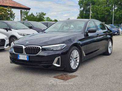 BMW Serie 5 520d Serie 5 G30 2020 Berlina 520d mhev 48V Luxury auto Blu/Azzurro usata Basiliano