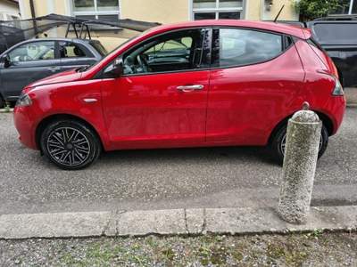 Lancia Ypsilon 1.0 FireFly 5 porte S&S Hybrid Gold UNICO PROPR. Rosso usata Varallo