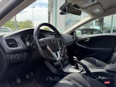 Volvo V40 D2 Momentum Navi Led Bianco usata Oderzo