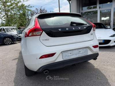 Volvo V40 D2 Momentum Navi Led Bianco usata Oderzo
