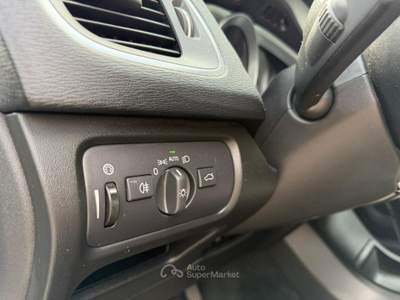 Volvo V40 D2 Momentum Navi Led Bianco usata Oderzo
