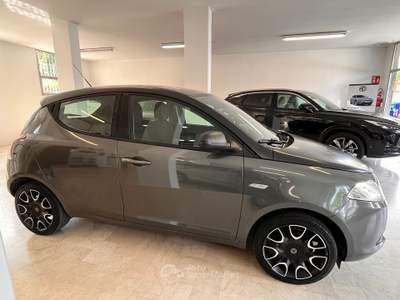 Lancia Ypsilon S Momo Design usata Carpi