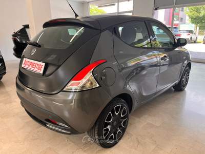 Lancia Ypsilon S Momo Design usata Carpi