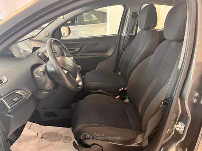Lancia Ypsilon S Momo Design usata Carpi