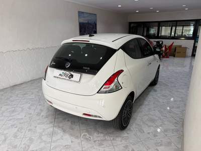 Lancia Ypsilon 5 porte S&S Hybrid Gold Bianco usata Napoli