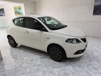 Lancia Ypsilon 5 porte S&S Hybrid Gold Bianco usata Napoli