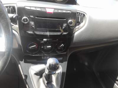Lancia Ypsilon lancia Ypsilon 1.2 benzina 69cv 2013 lega usb Bianco usata Sant'Egidio del Monte Albino