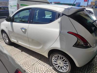 Lancia Ypsilon lancia Ypsilon 1.2 benzina 69cv 2013 lega usb Bianco usata Sant'Egidio del Monte Albino