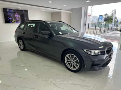 BMW Serie 3 318d d 48V Touring Business Advantage Grigio usata MASSAFRA