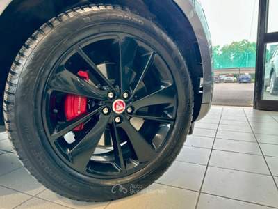 Jaguar F-Pace 2.0D 204CV AWD aut. R-Dynamic Black *TETTO* Grigio usata Cassina de' Pecchi