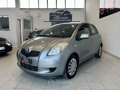 Toyota Yaris 1.0 5p. Sol *NEOPATENTATI* Grigio usata Cassina de' Pecchi