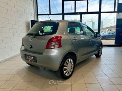 Toyota Yaris 1.0 5p. Sol *NEOPATENTATI* Grigio usata Cassina de' Pecchi